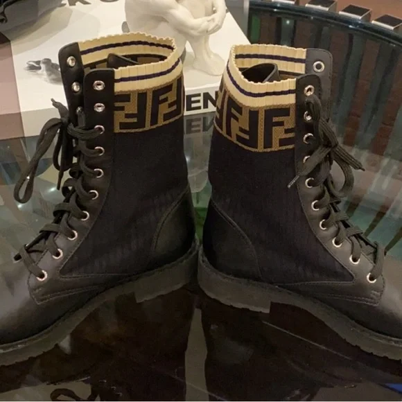Fendi Rockoko boots size39. 100%Authentic…. - Picture 2 of 5